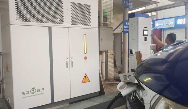 【重卡电动先锋】云顶集团300-400kW重卡充电桩：亮点与应用典范(图2)